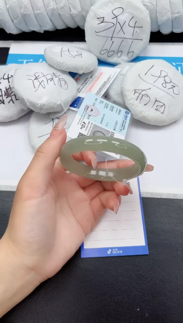 手镯石英质玉未镶嵌76-60.6D1