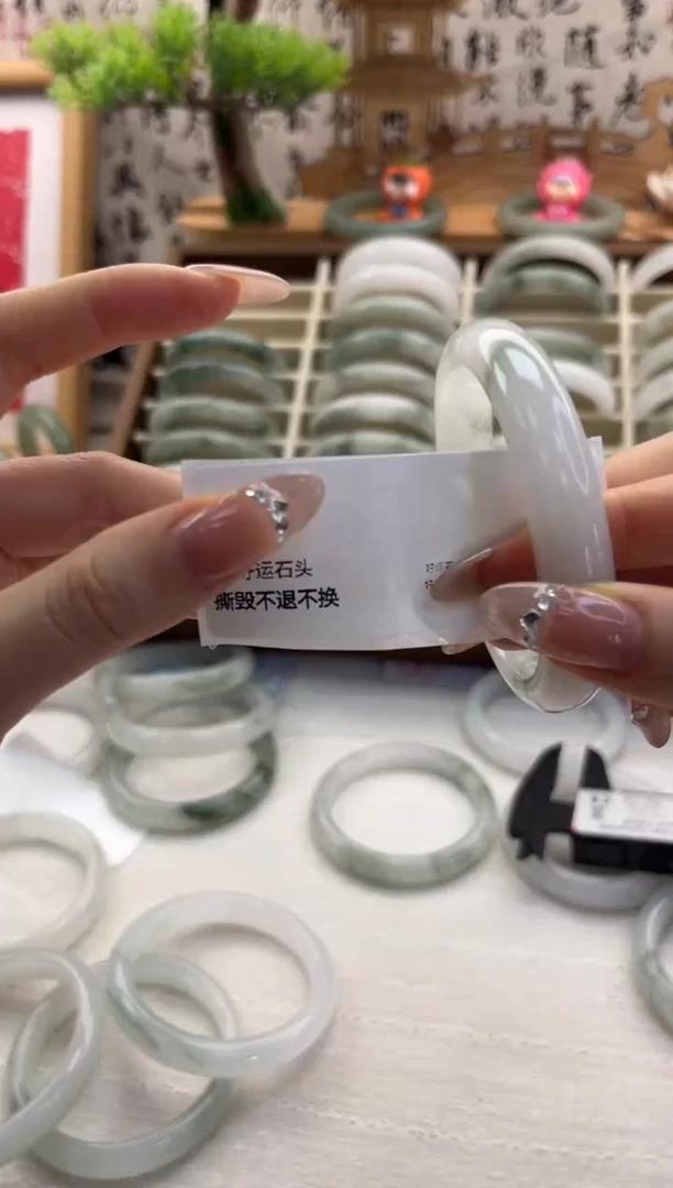 未镶嵌手镯石英质玉微瑕279