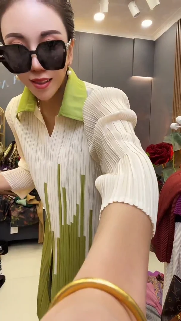 聚酯纤维（涤纶）绿拼米色 套装