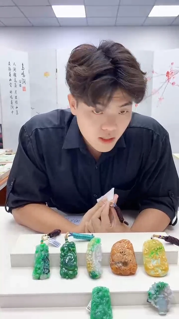 未镶嵌定制翡翠张*贵5145ry-毛货挂件