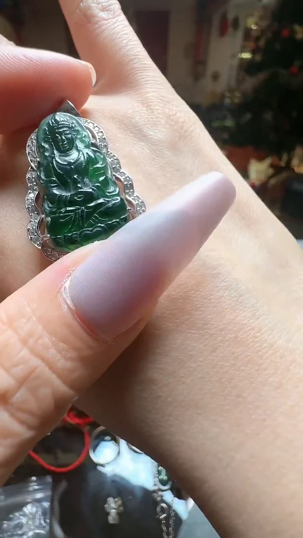 【闪购商品】翡翠吊坠(不含链)未镶嵌翡翠