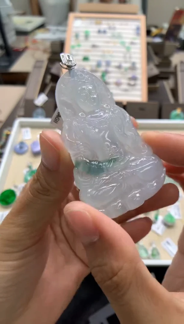 颈饰18K金镶嵌翡翠度母