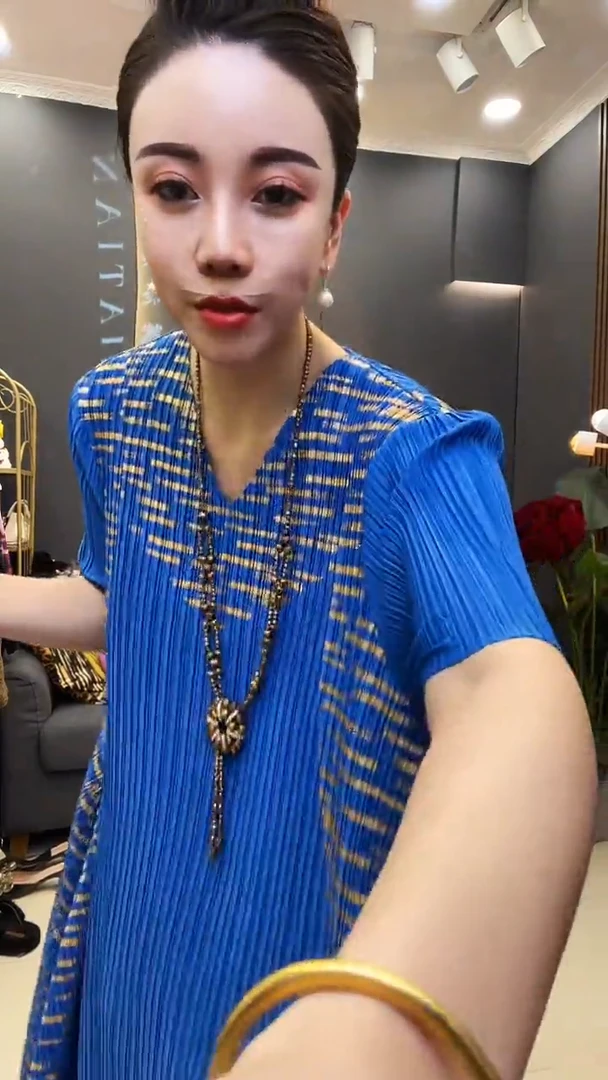 聚酯纤维（涤纶）蓝色 烫金裙
