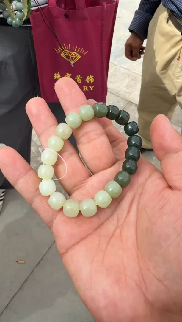 未镶嵌和田玉（糖玉）挂件和田玉