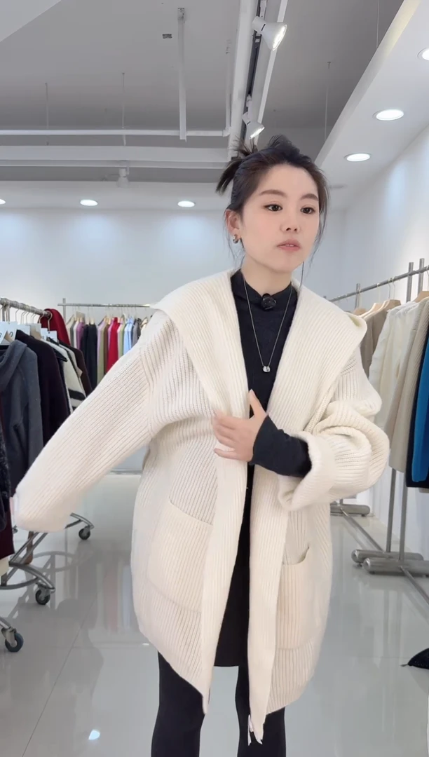 156全羊毛连帽白色开衫，到手159