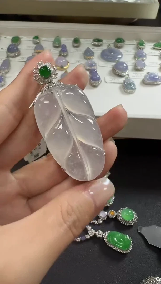 颈饰18K金镶嵌翡翠KDF1201-095