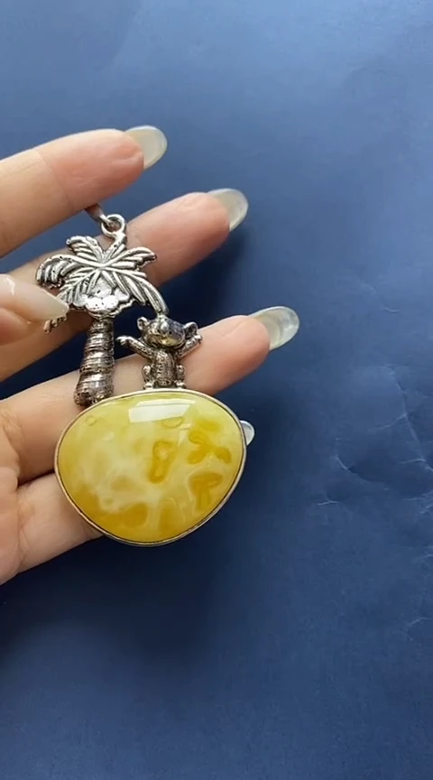 未镶嵌琥珀裸石吊坠