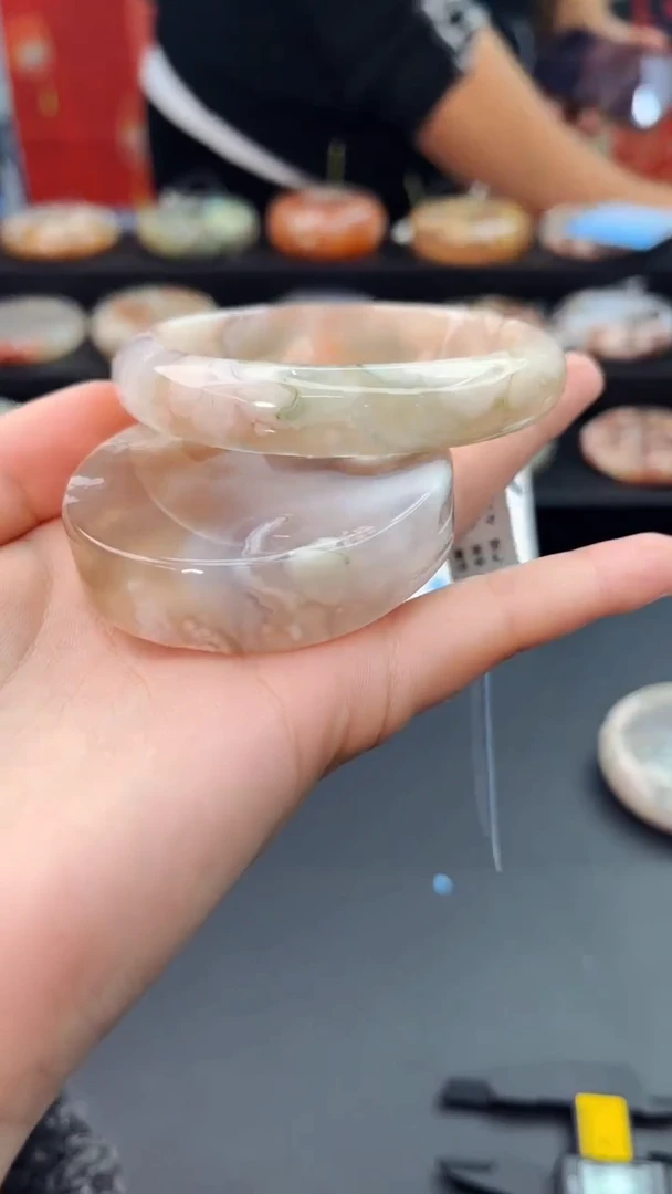 【闪购商品】石英质玉手镯未镶嵌赠送镯心（圈口58