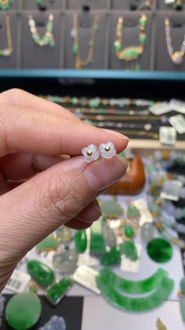 颈饰18K金镶嵌翡翠40371