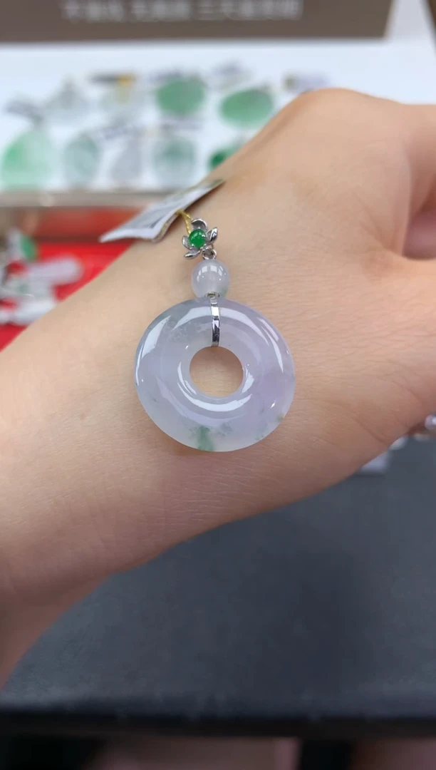 翡翠18K金镶嵌颈饰..........