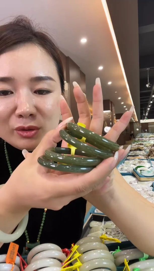 未镶嵌手镯和田玉圆条拍一发一