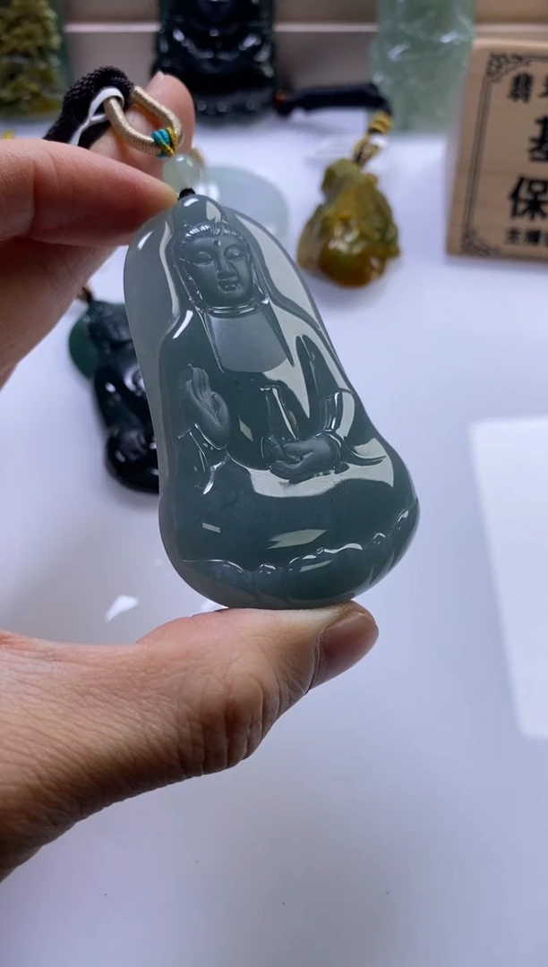 颈饰未镶嵌翡翠