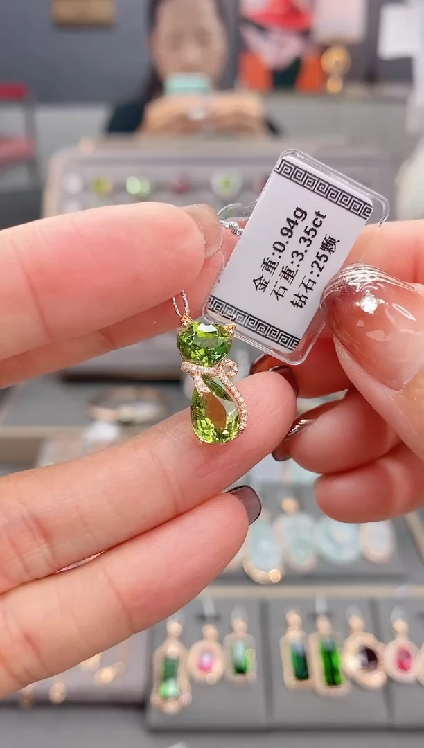 颈饰18K金镶嵌碧玺3.35