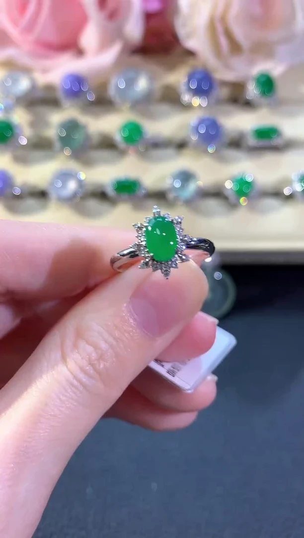 18K金镶嵌戒指翡翠冬日珠宝Q47