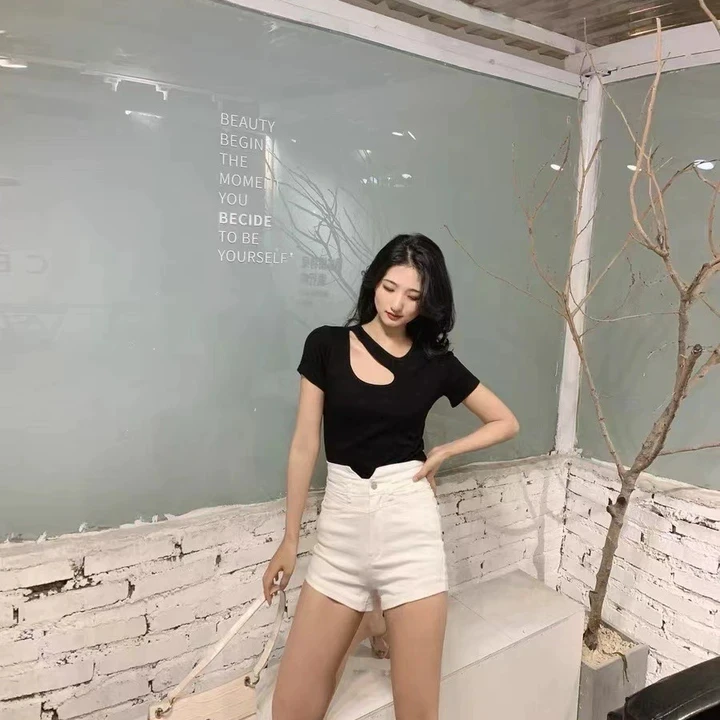 纯欲风黑色正肩短袖t恤女夏设计感小众辣妹修身短款镂空上衣夏季
