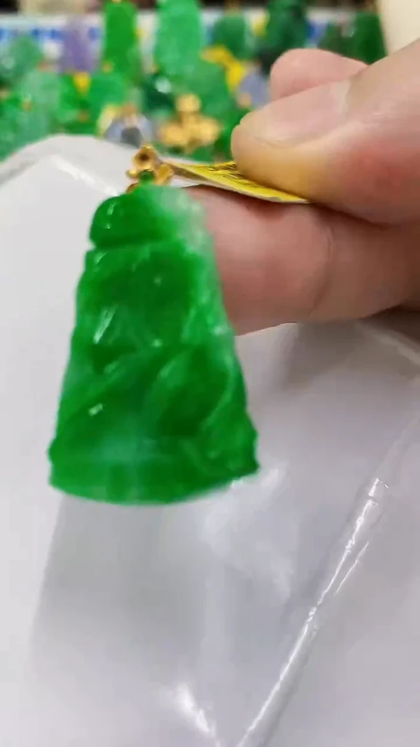 翡翠18K金镶嵌颈饰挂件