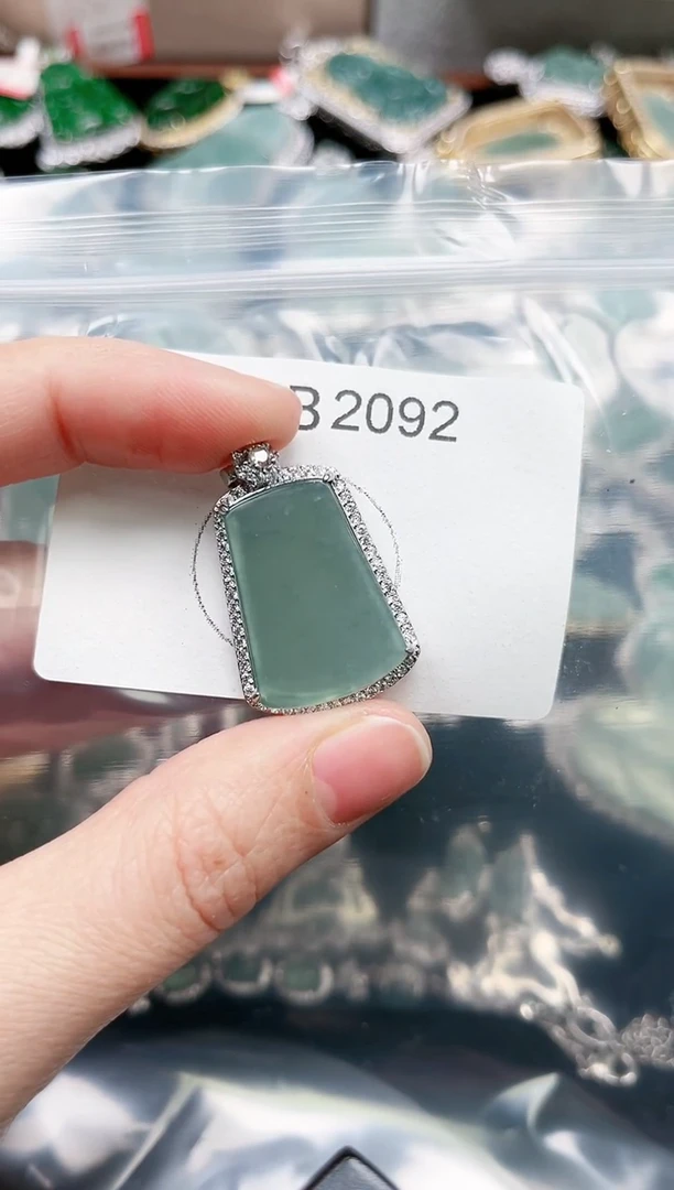 【闪购商品】翡翠颈饰未镶嵌2092赠皮绳