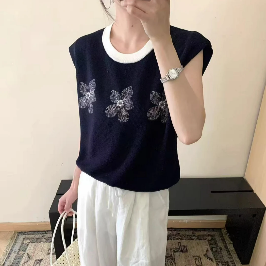 休闲显瘦撞色花朵刺绣圆领上衣T恤夏季新款气质减龄无袖针织衫女