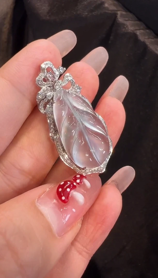 【闪购商品】翡翠颈饰18K金镶嵌吊坠