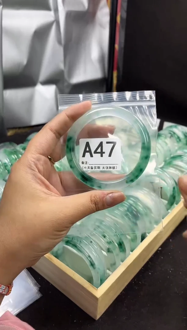 【闪购商品】石英岩玉手镯未镶嵌A47