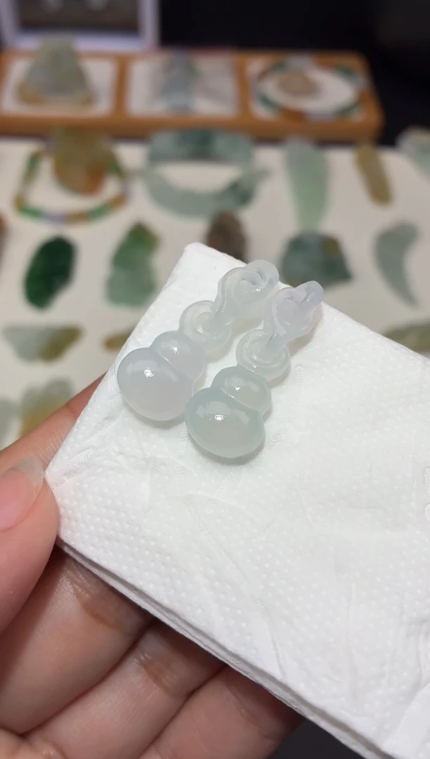 未镶嵌定制翡翠葫芦耳饰一对