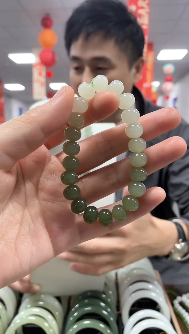 【闪购商品】和田玉手链未镶嵌湖水渐变卡10算盘珠手串一条
