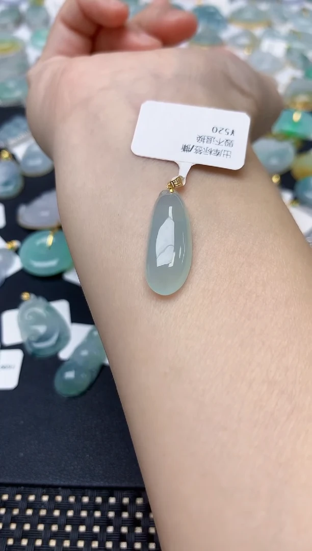 颈饰18K金镶嵌翡翠天然缅甸A货翡翠