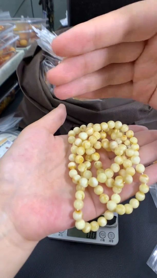 蜜蜡未镶嵌珠宝奇石106