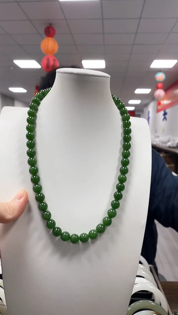 和田玉未镶嵌颈饰碧玉卡10项链一条