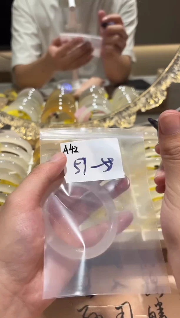 玛瑙/玉髓手镯未镶嵌红***鱼A42
