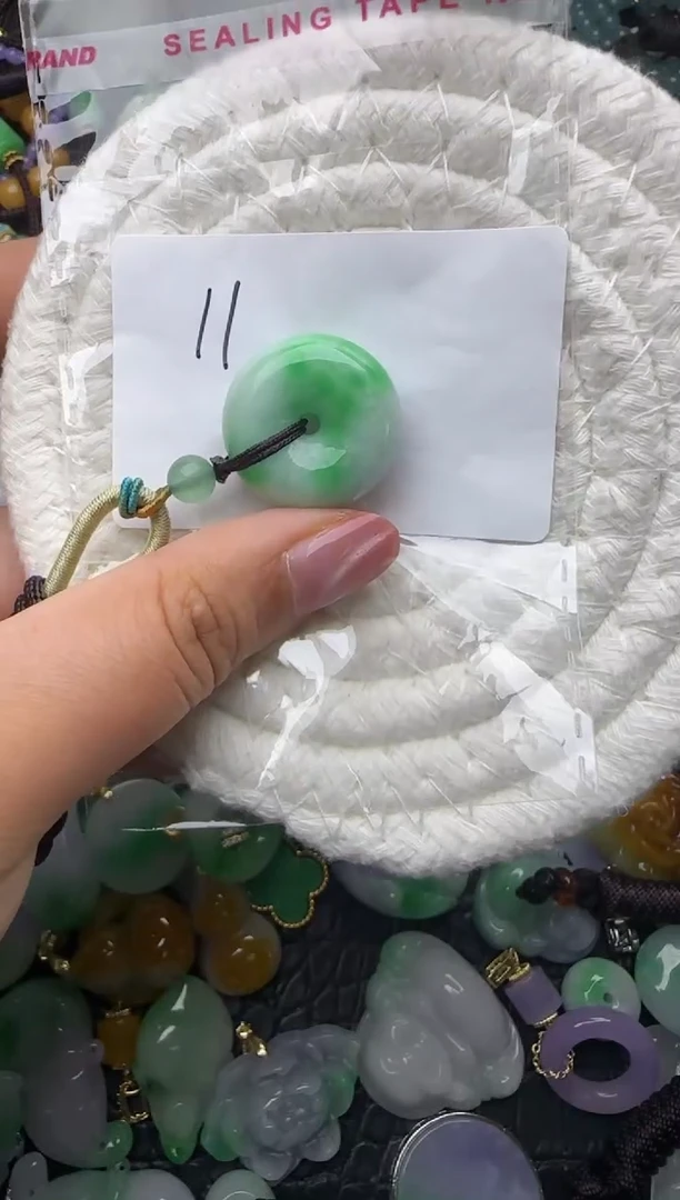 颈饰未镶嵌翡翠缅甸翡翠吊坠