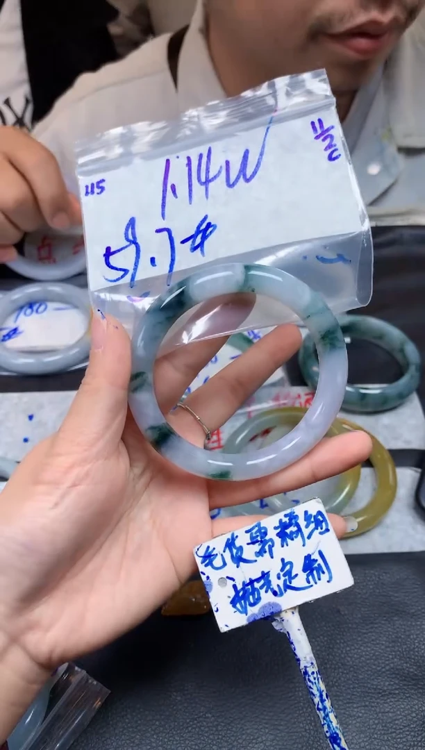 【闪购商品】定制翡翠未镶嵌115毛货需精细抛光手镯多样性拍一发一