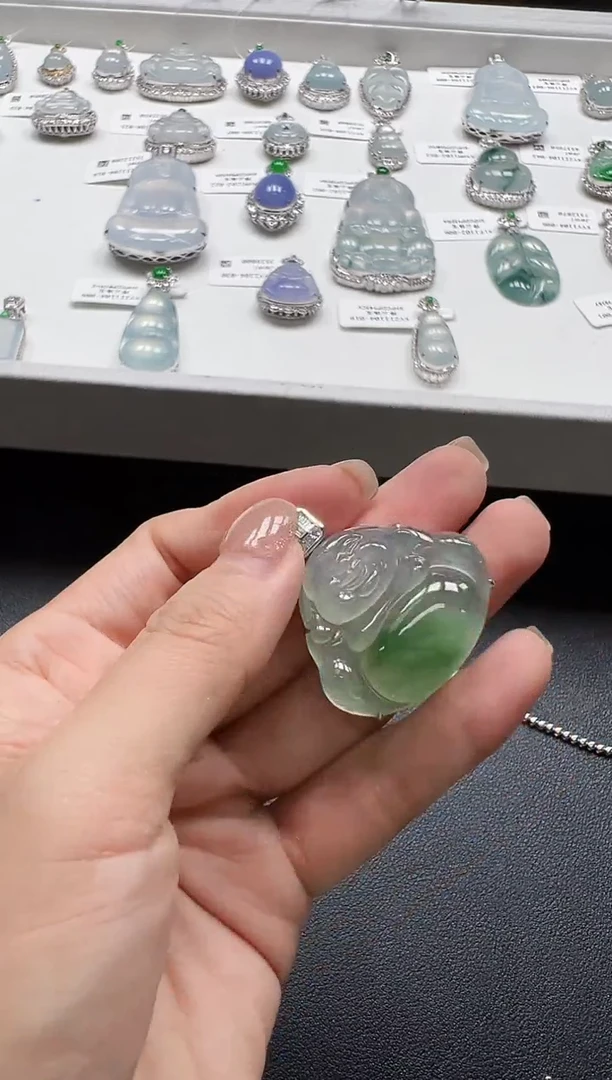 颈饰18K金镶嵌翡翠KLF1102-015