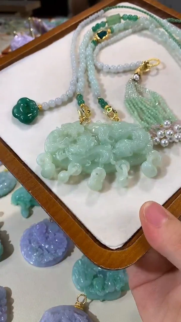 颈饰未镶嵌翡翠吊坠