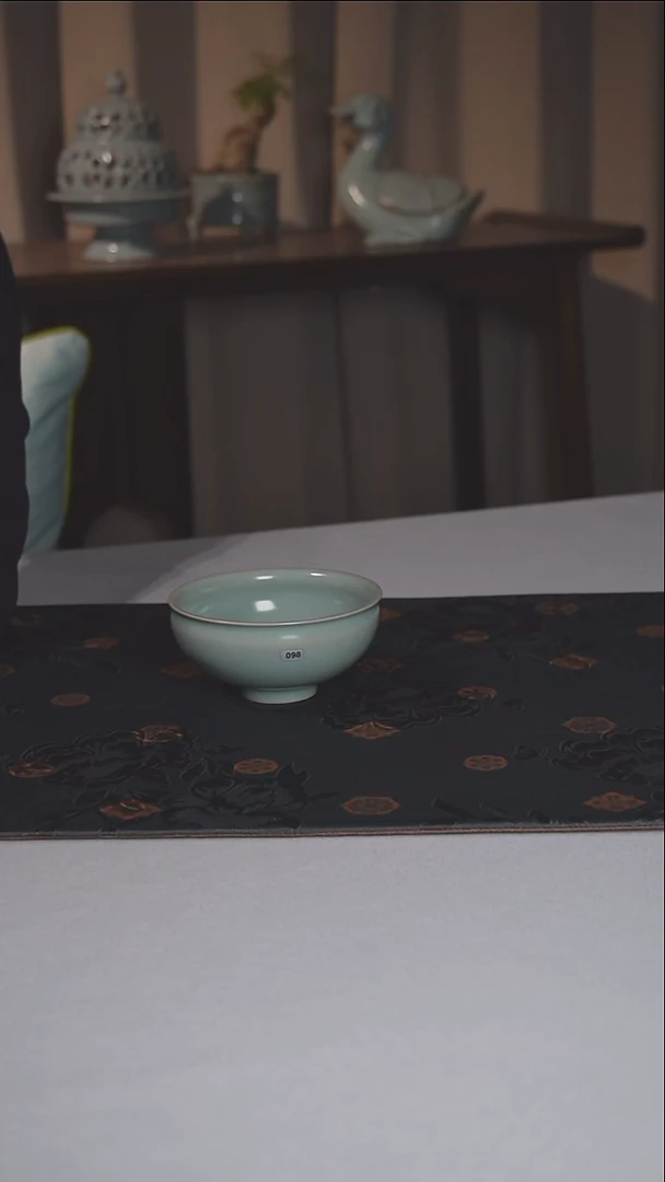 汝瓷098号微瑕束口杯