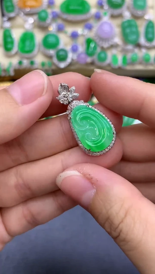 颈饰18K金镶嵌翡翠216-中国好珍宝