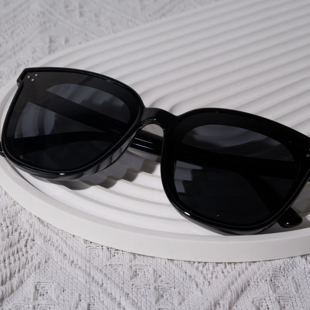 时尚百搭防紫外线太阳眼镜男女款大框设计显脸小