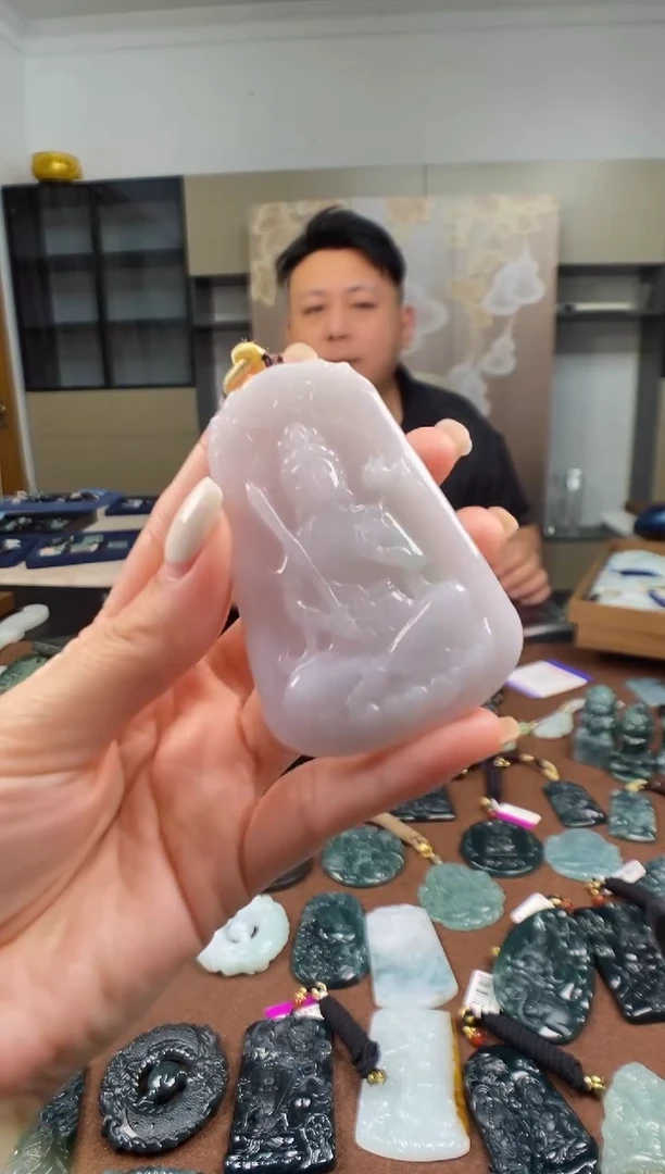 颈饰未镶嵌翡翠 多样性发其一