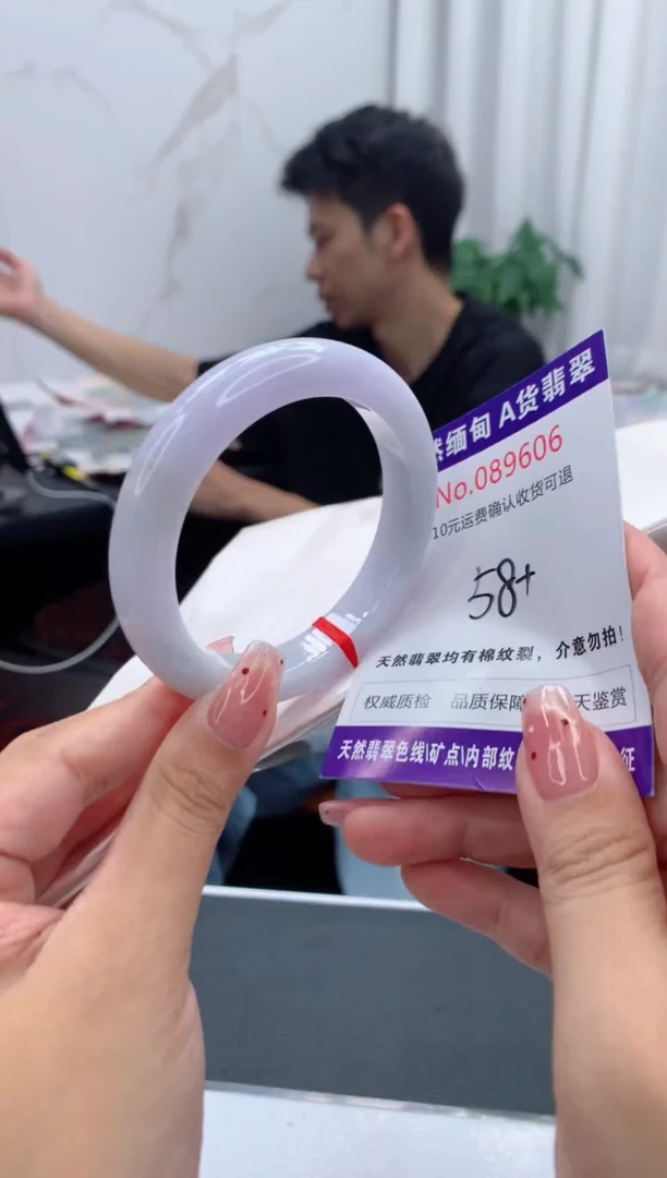 未镶嵌手镯翡翠有纹，完美者勿拍