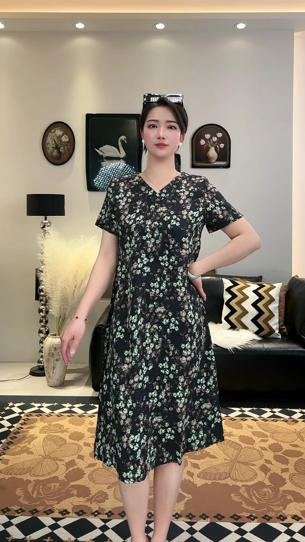 新款夏季气质连衣裙中老年妈妈装显瘦宽松遮肚大码优雅绿丁香
