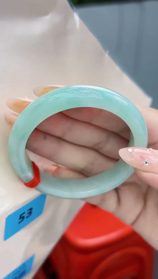 翡翠手镯未镶嵌翡翠手镯