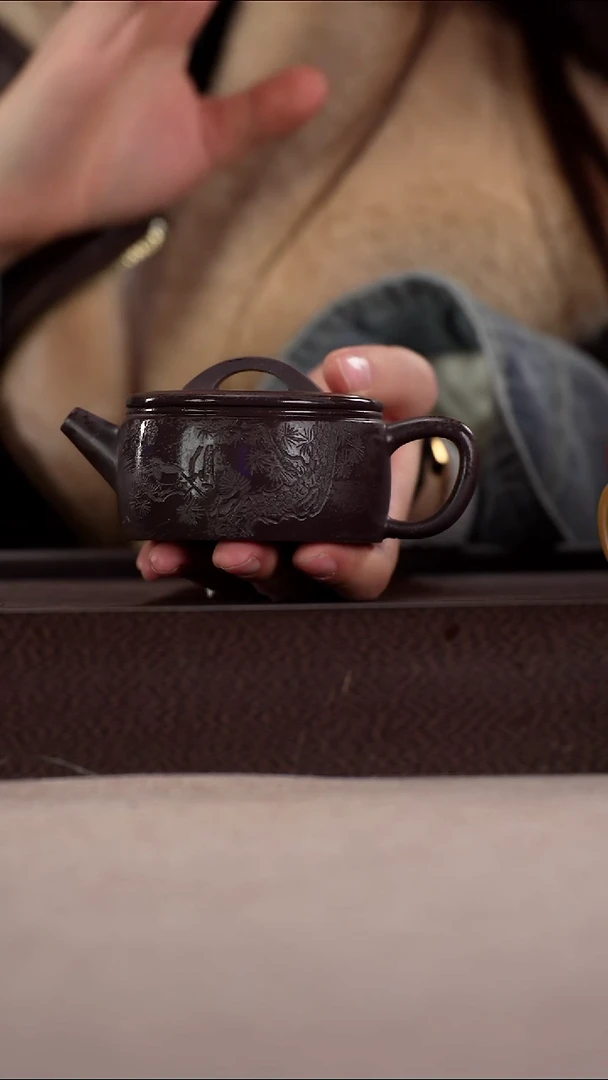 茶壶紫砂老紫泥精工刻绘汉瓦