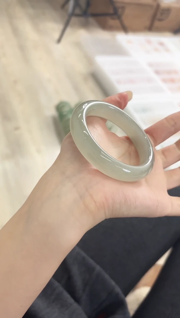 未镶嵌手镯石英质玉70-53D