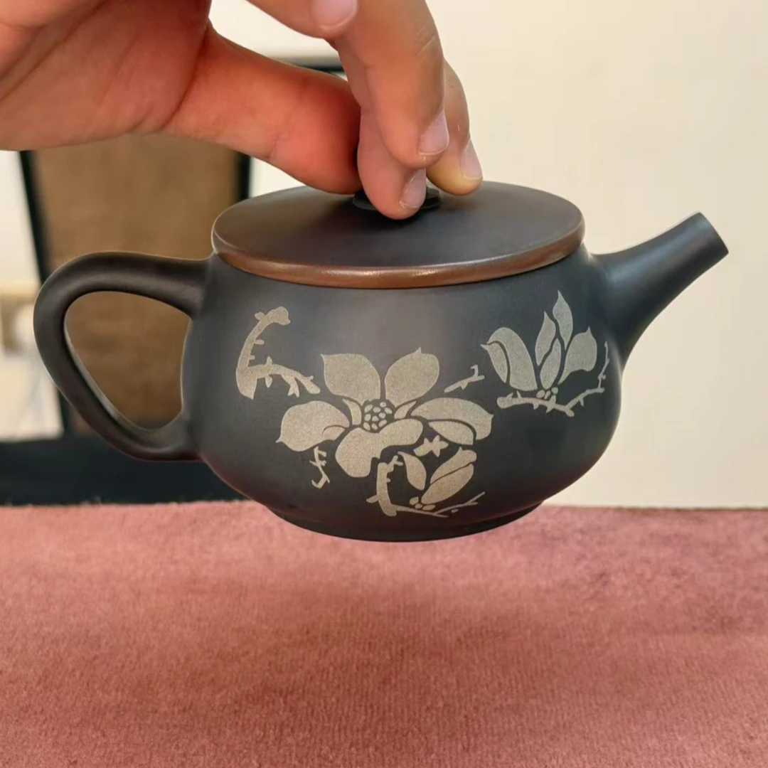 云南建水紫陶壶，紫陶玉兰花汉瓦壶，高端精美泡茶壶-容量200毫升。