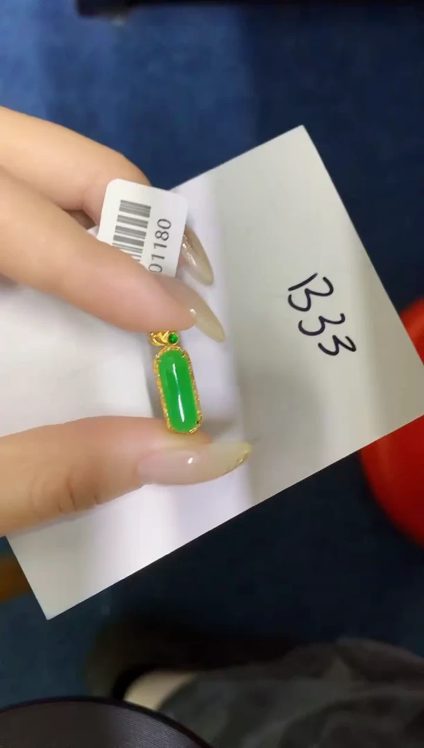 翡翠18K金镶嵌颈饰缅甸天然翡翠A货