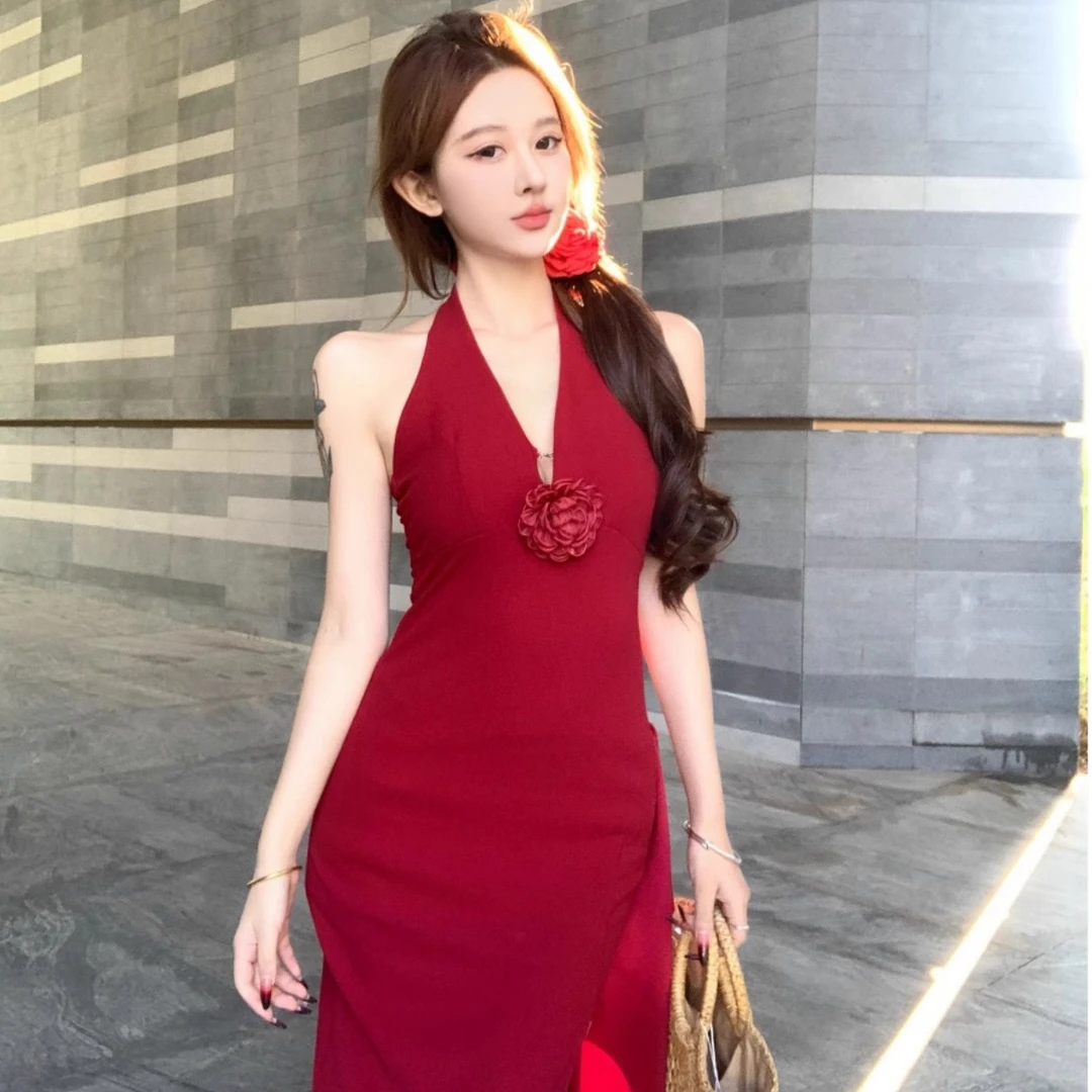 法式辣妹气质挂脖红色挂脖连衣裙女夏季别致立体花朵开叉礼服长裙