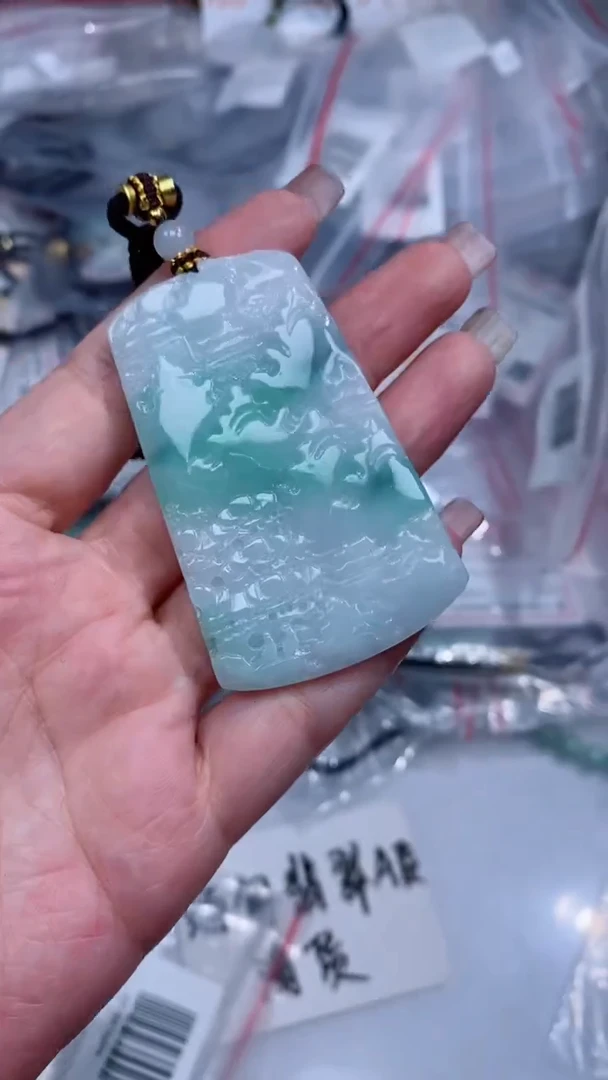 翡翠未镶嵌颈饰吊坠