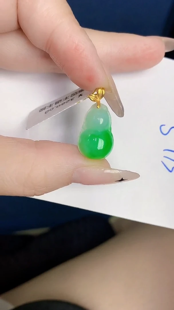 颈饰18K金镶嵌翡翠缅甸天然翡翠A货