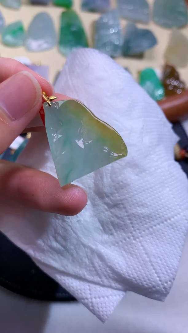 颈饰未镶嵌翡翠