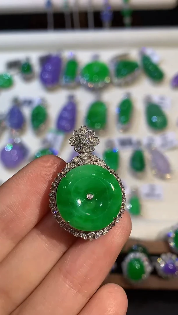 吊坠(不含链)18K金镶嵌翡翠珊*多样性发其一